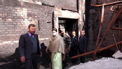  आगजनीबाट ध्वस्त संसद् भवनको अवस्था देखेर पूर्वराष्ट्रपति भण्डारी भइन् दुःखित 